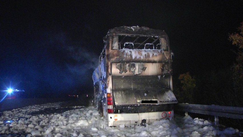 A 1 bei Euskirchen Reisebus komplett ausgebrannt P16.jpg